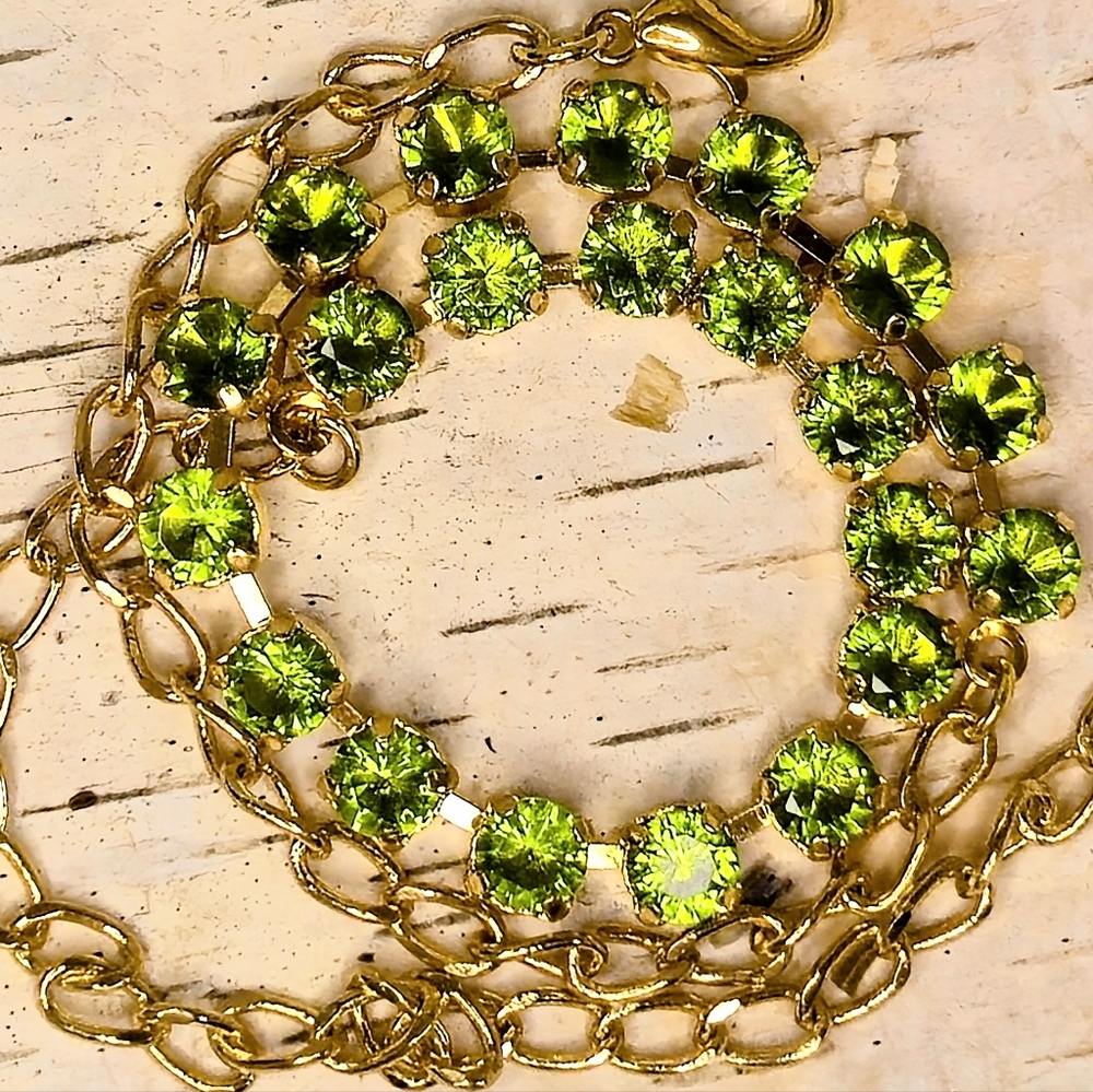 Natural Green Peridot Approx 21 Carats In 18K Gold Plated Classic Necklace